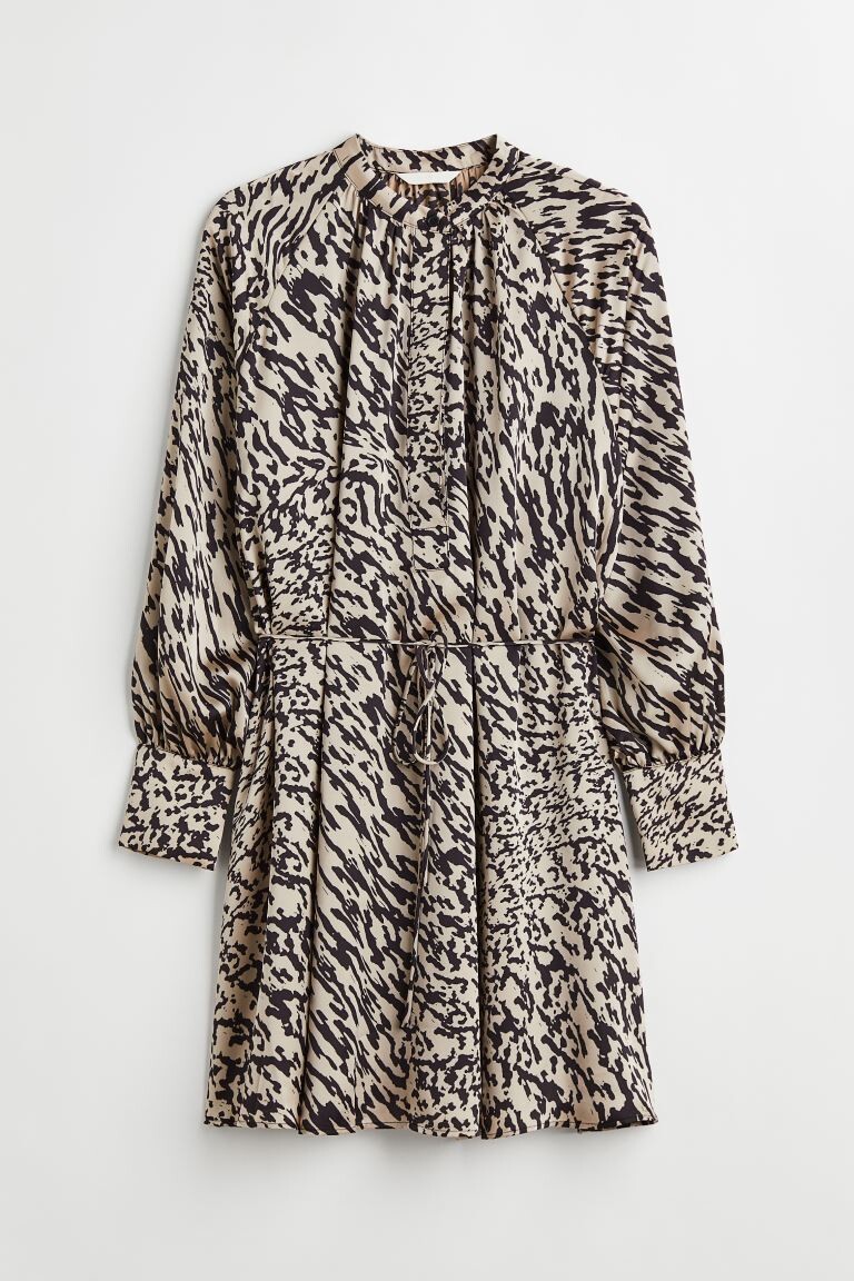

Короткое атласное платье H&M