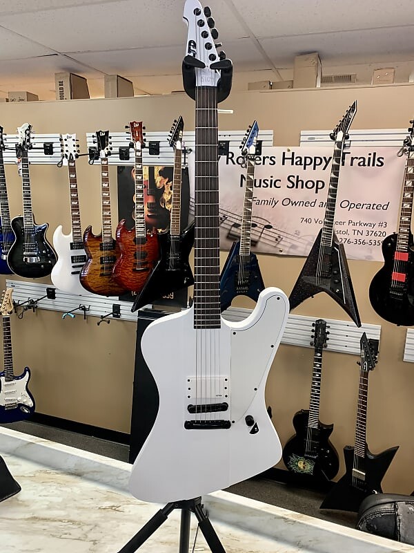 

Электрогитара ESP LTD Phoenix Arctic Metal - Snow White Satin