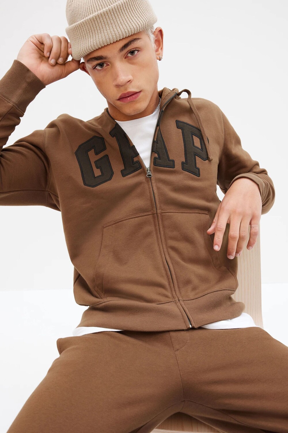 

Толстовка на молнии с логотипом Gap, коричневый