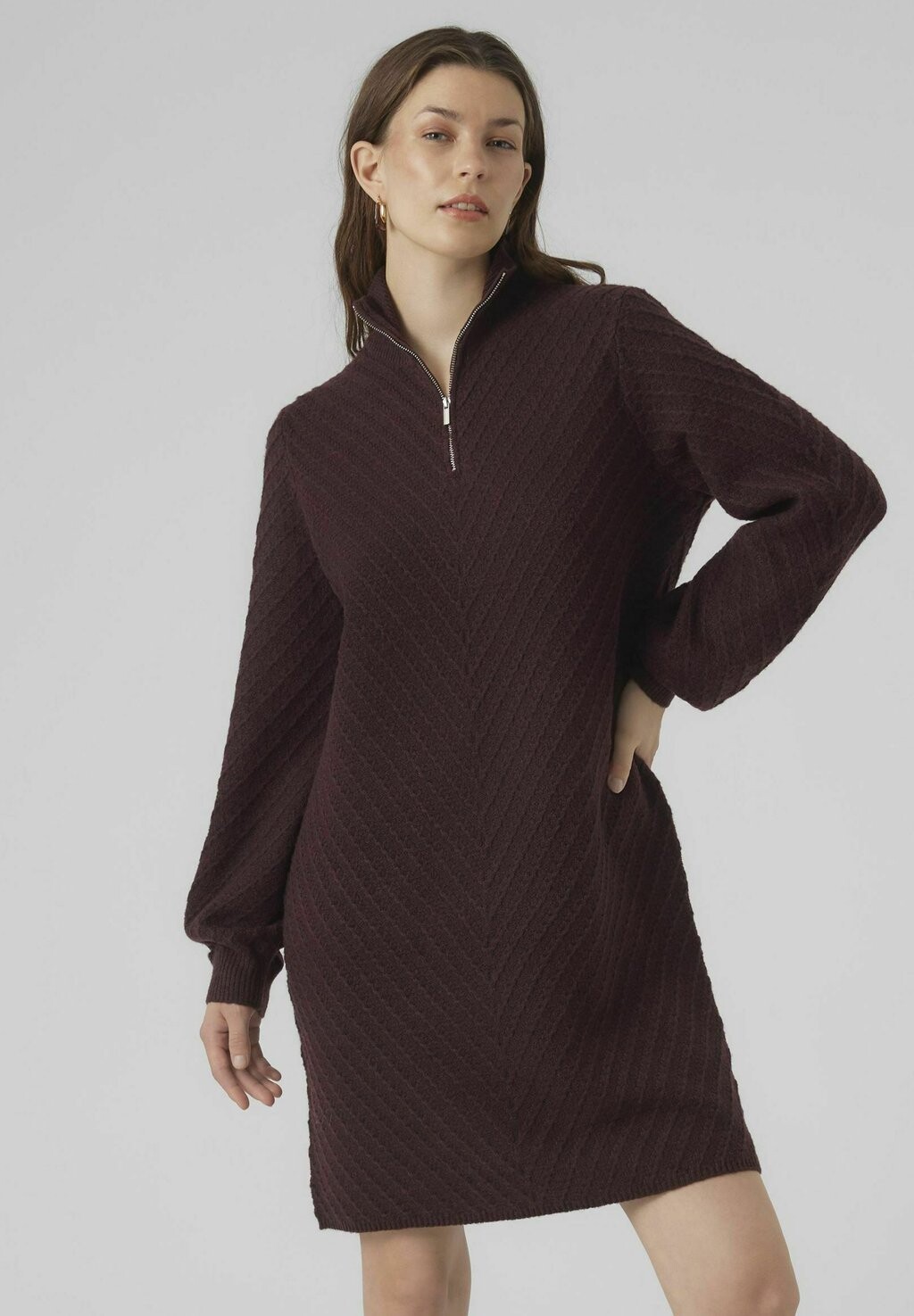 

Платье с заостренным воротником Vero Moda HIGHNECK ZIP, цвет winetasting
