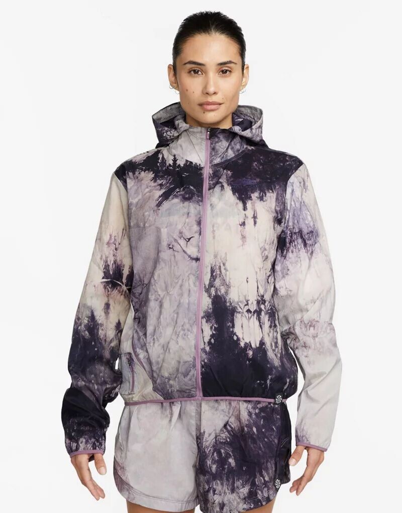 

Фиолетовая куртка Nike Trail Repel