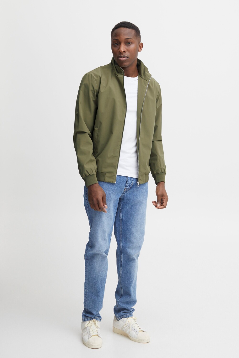 

Куртка CASUAL FRIDAY Kurzjacke, зеленый