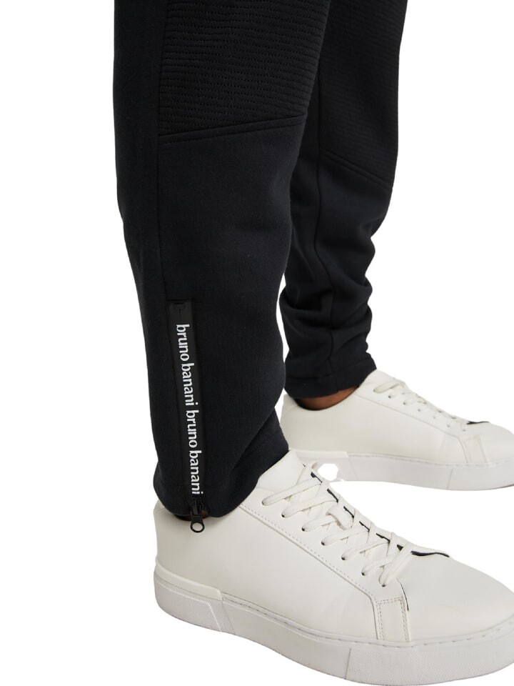 

Тканевые шорты Bruno Banani, черный