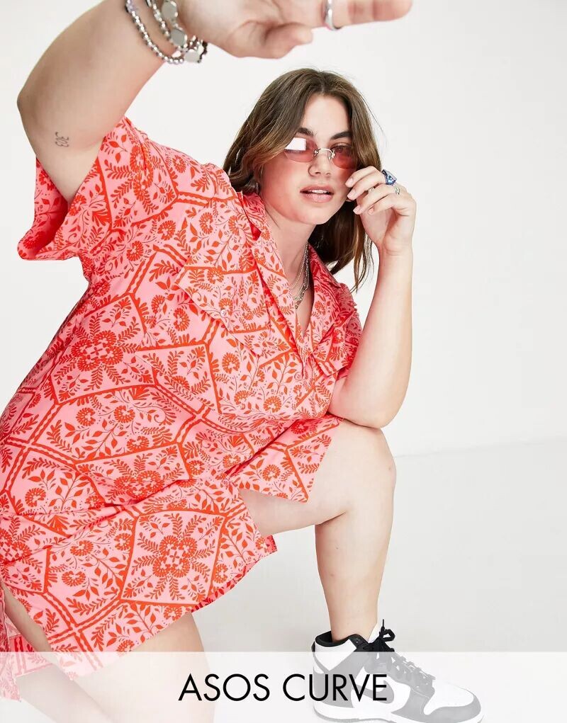 

Платье-рубашка для боулинга с ярким принтом в виде банданы ASOS DESIGN Curve