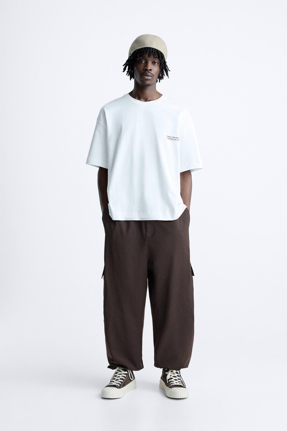 

Футболка с нашивкой с фото ZARA, белый