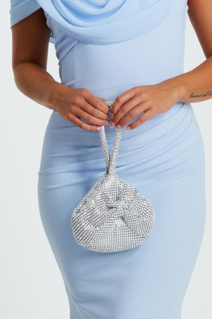

Серебряная сумка-мешок с бантом из драгоценных камней QUIZ Clothing