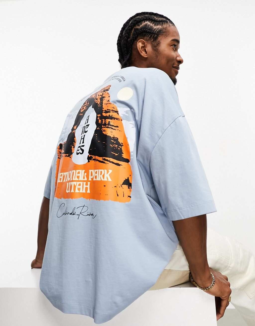 

Синяя футболка оверсайз с живописным принтом на спине ASOS DESIGN, Синий