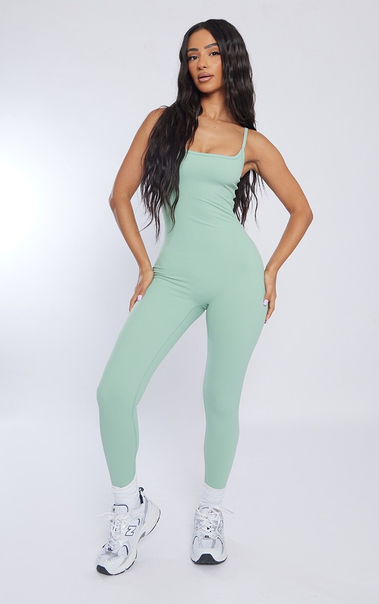

PrettyLittleThing Комбинезон Petite цвета морской волны с бретелями и скульптурным силуэтом