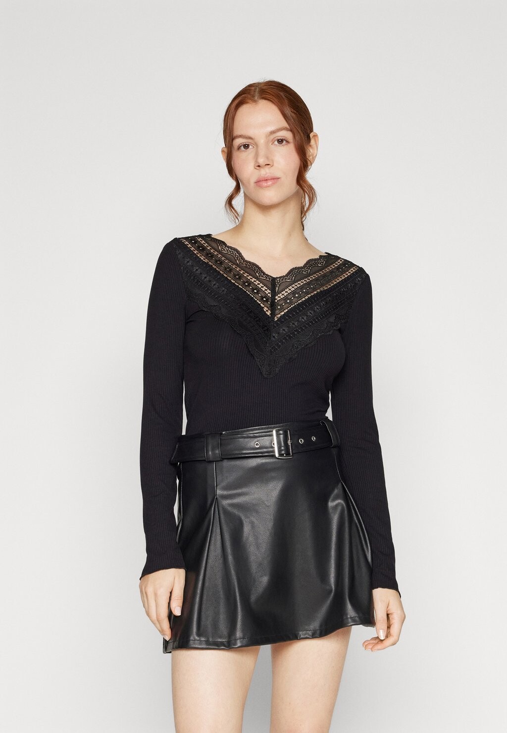 

Футболка с длинными рукавами Yasellina V-Neck YAS, черный