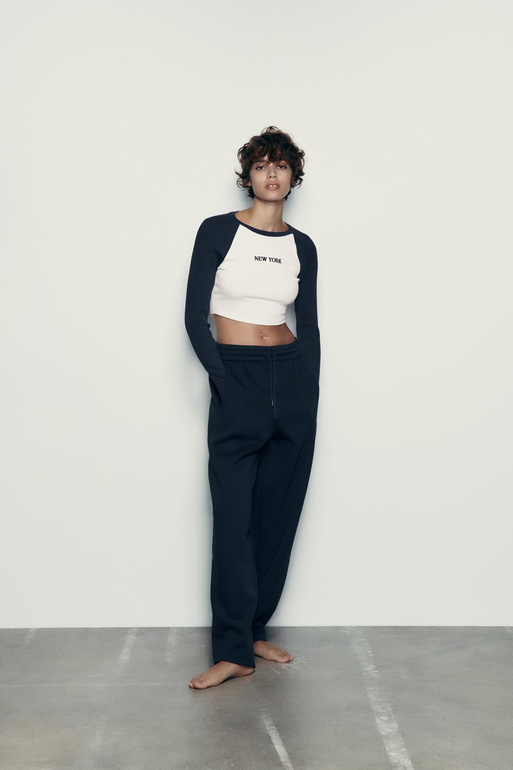 

Укороченный топ в рубчик со слоганом ZARA, синий