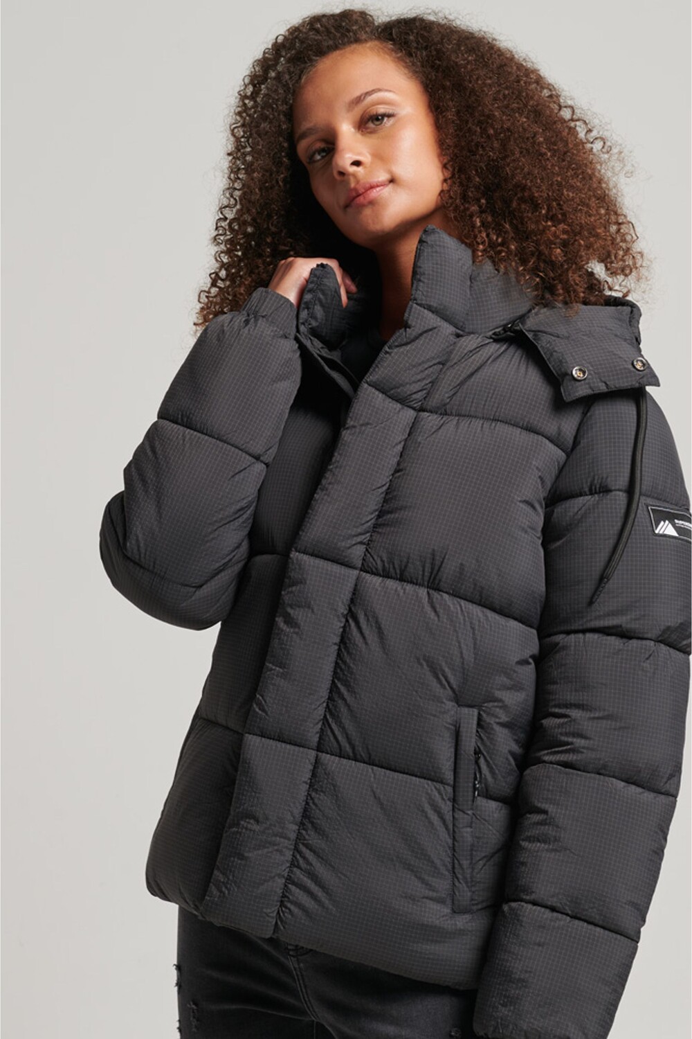 

Пуховик Ripstop с капюшоном Superdry, черный