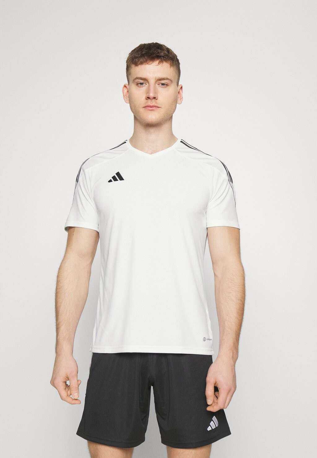 

Футболка Adidas