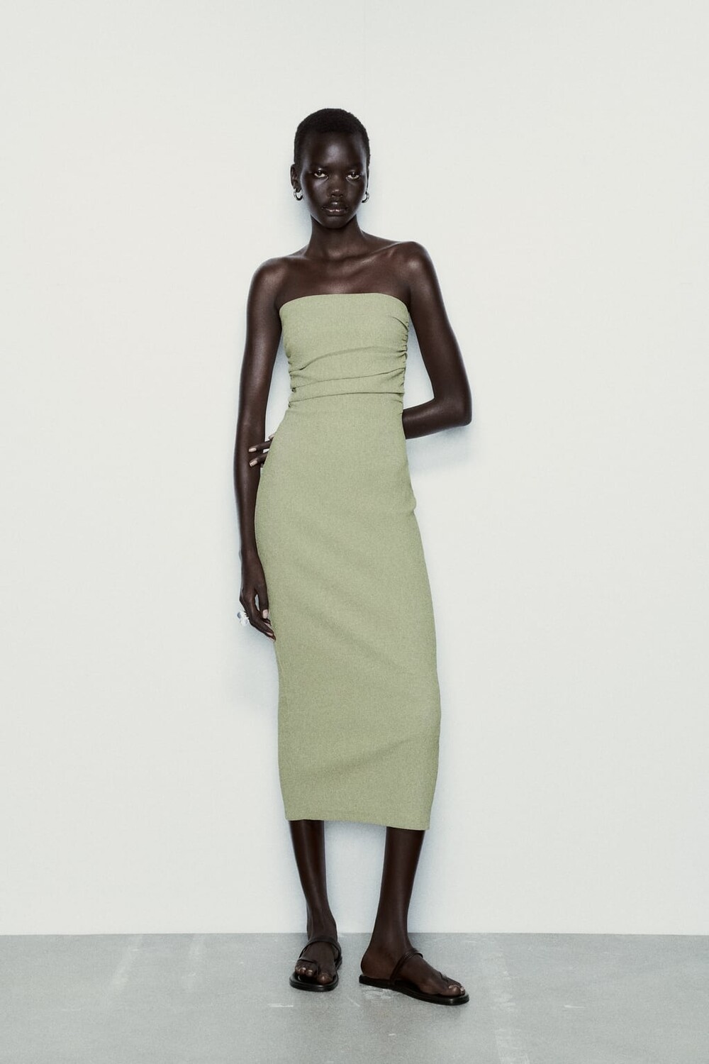 

Фактурное платье приталенного кроя без бретелек ZARA, хаки