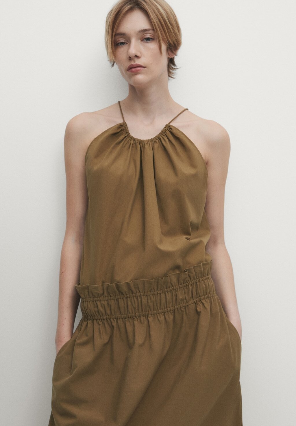 

Топ Halterneck Massimo Dutti, верблюжий