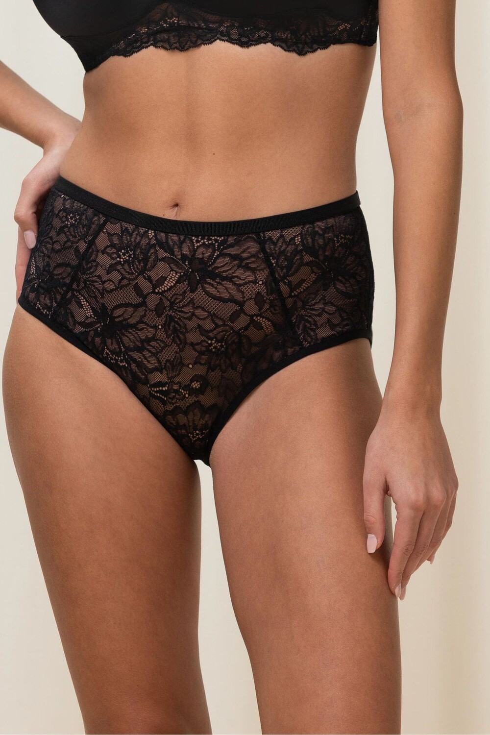 

Трусики макси Amourette с подвесками Triumph, черный
