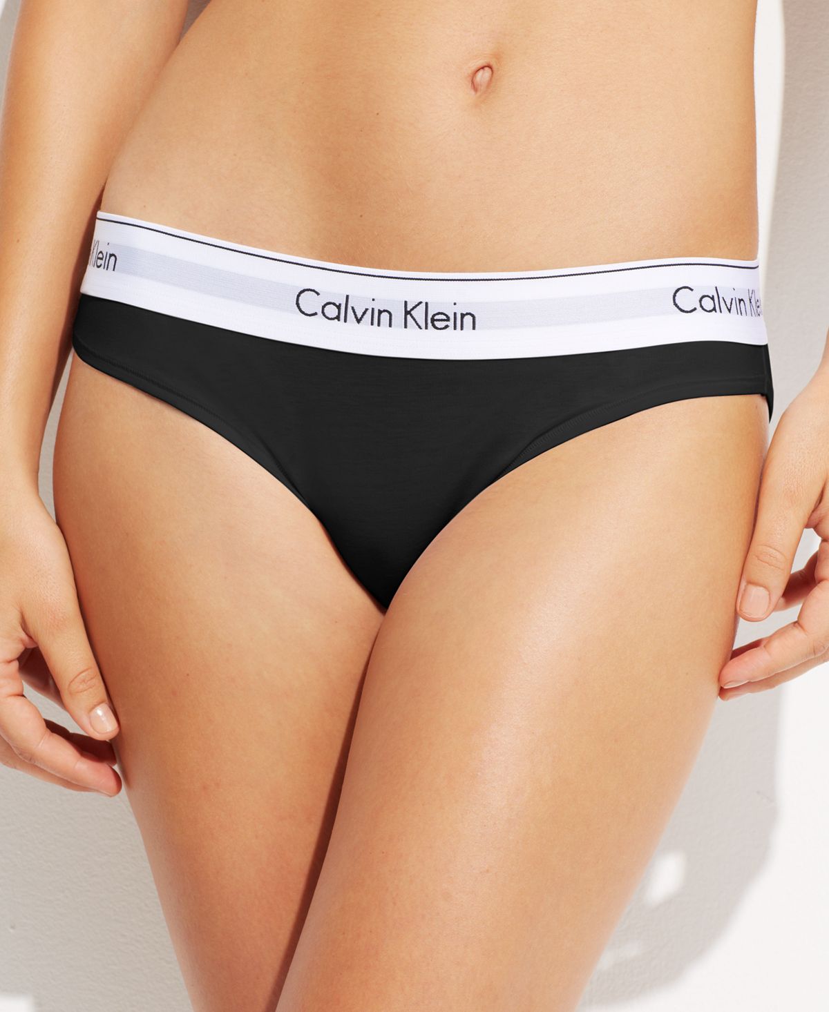 Calvin klein women. Бикини Кельвин Кляйн. Calvin Klein f2053. Трусики Кельвин Кляйн женские. Calvin Klein 365 трусы слипы.