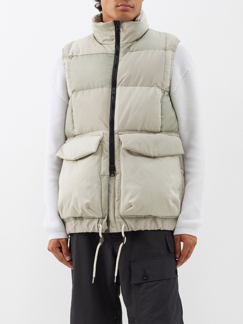 

Утепленный жилет с начесом в стиле пэчворк Sacai, серый