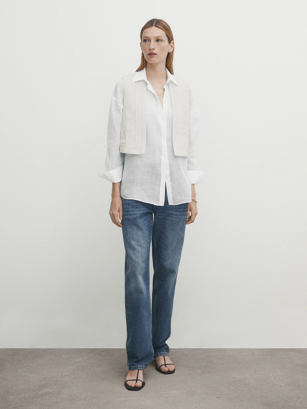 

Короткий жилет с вышивкой Massimo Dutti, белый