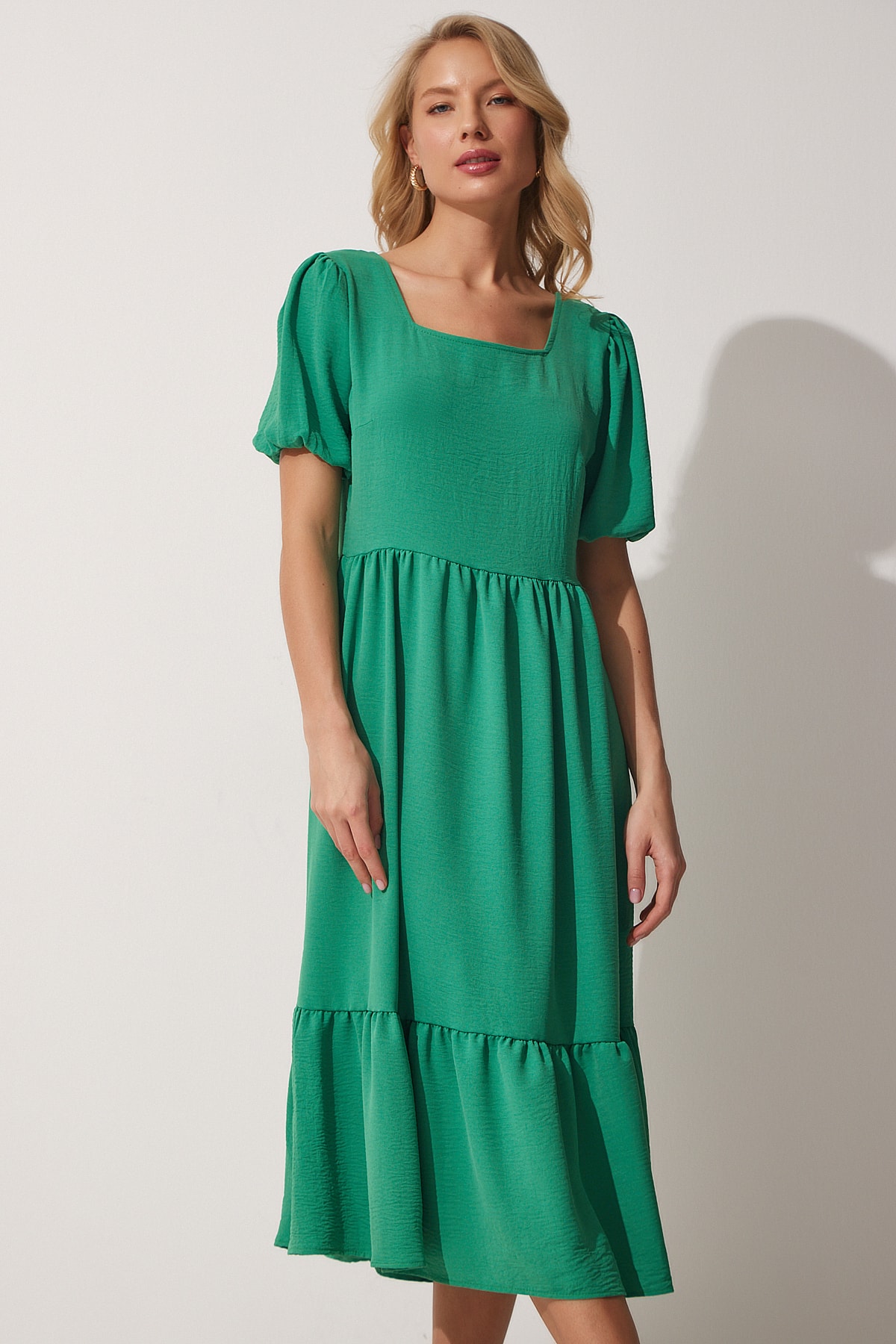 цена Женское летнее платье Airobin ярко-зеленого цвета с квадратным воротником Happiness İstanbul, зеленый