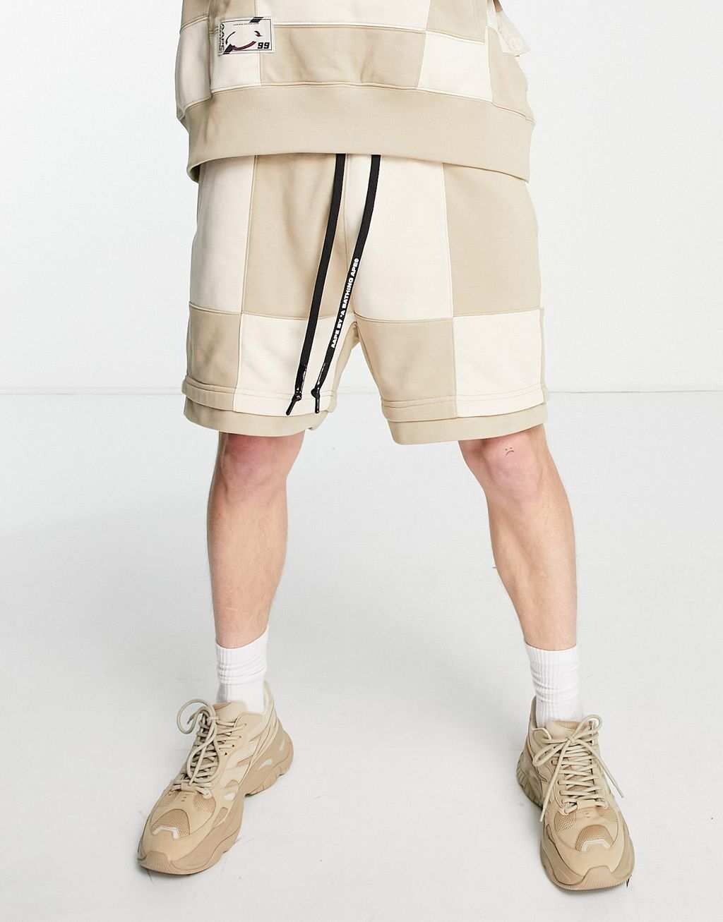 

Бежевые спортивные шорты с нашивками для скалолазов AAPE By A Bathing Ape