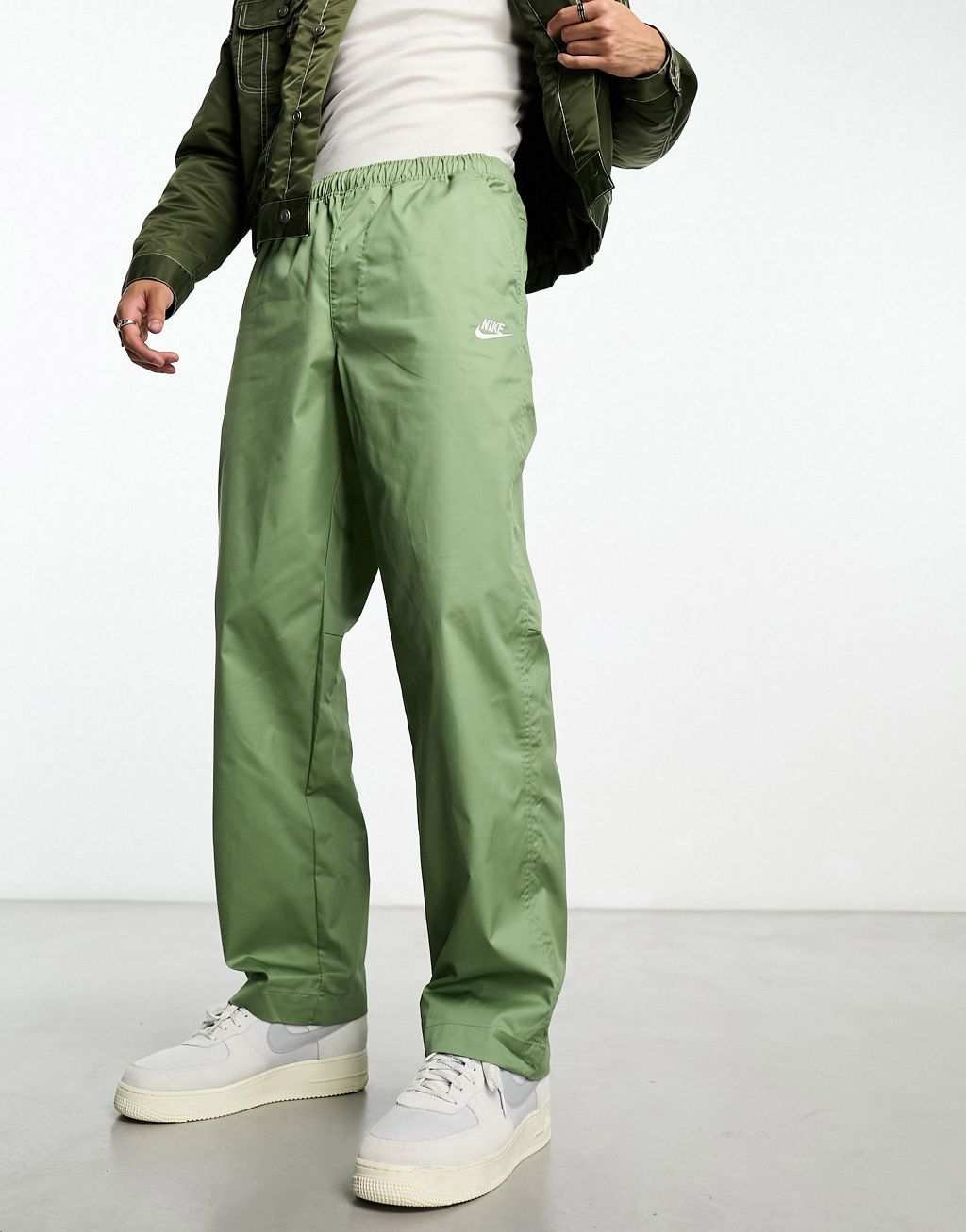 Зеленые плетеные брюки прямого кроя Nike Club