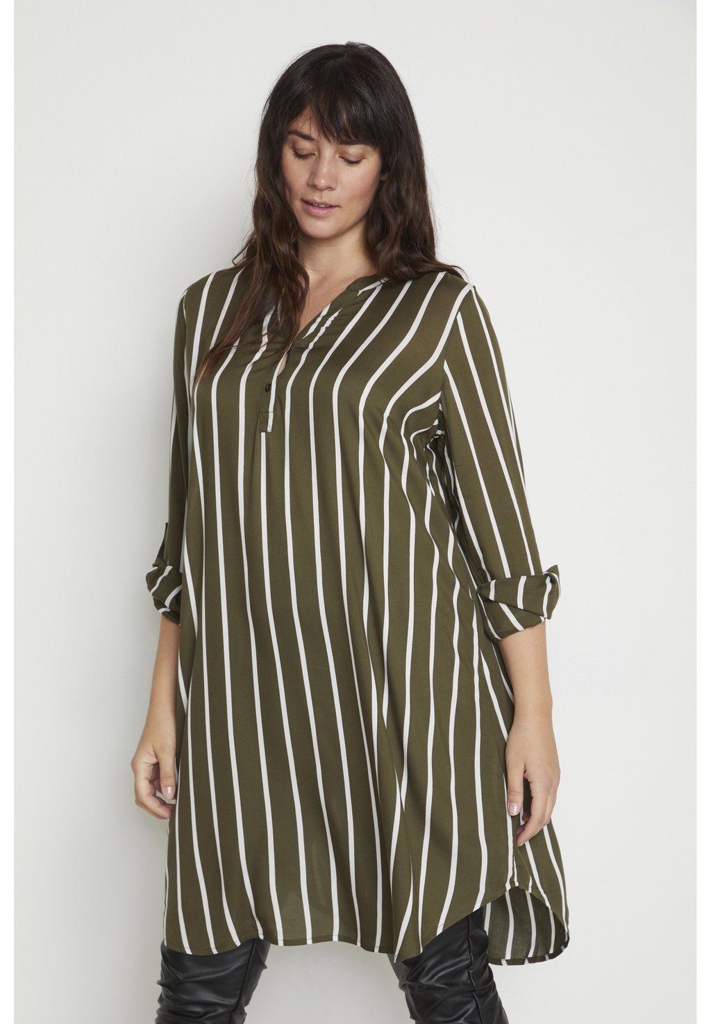 Платье-рубашка Kaffe Curve, оливковый блузка kaffe kajanna оливковый