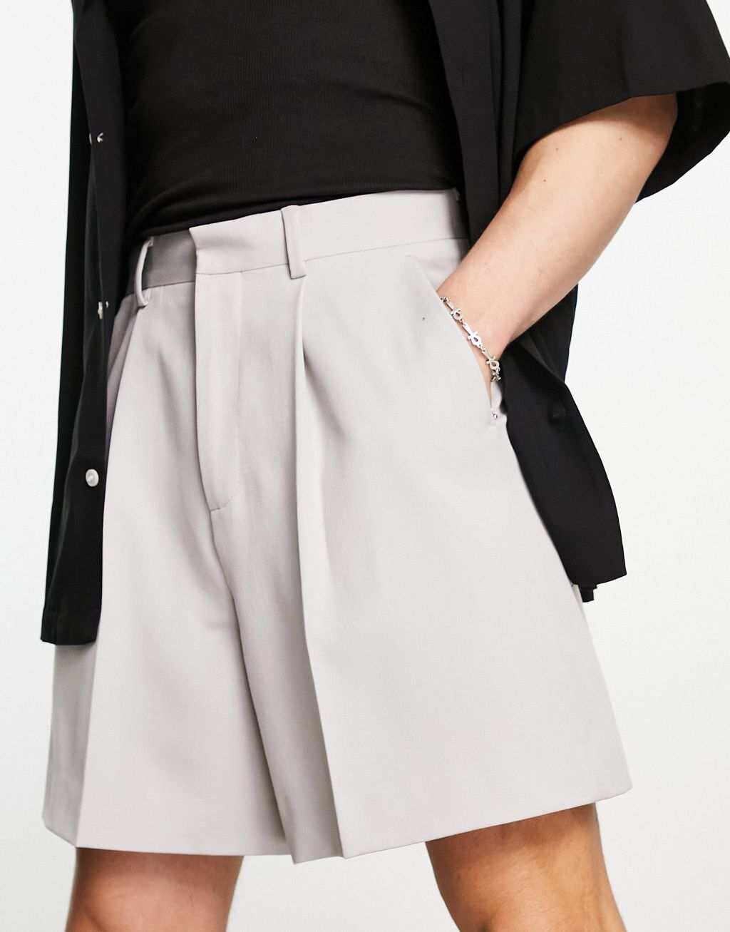 

Серые укороченные шорты-бермуды ASOS DESIGN