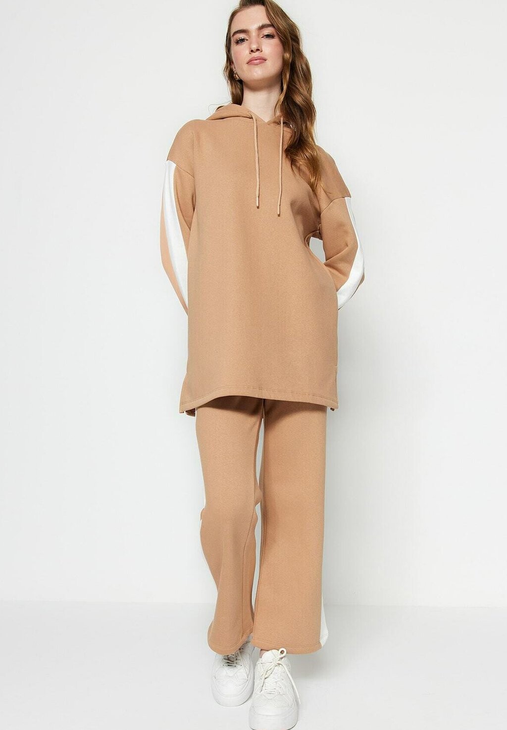 

Спортивный костюм Set Trendyol Modest, цвет mink