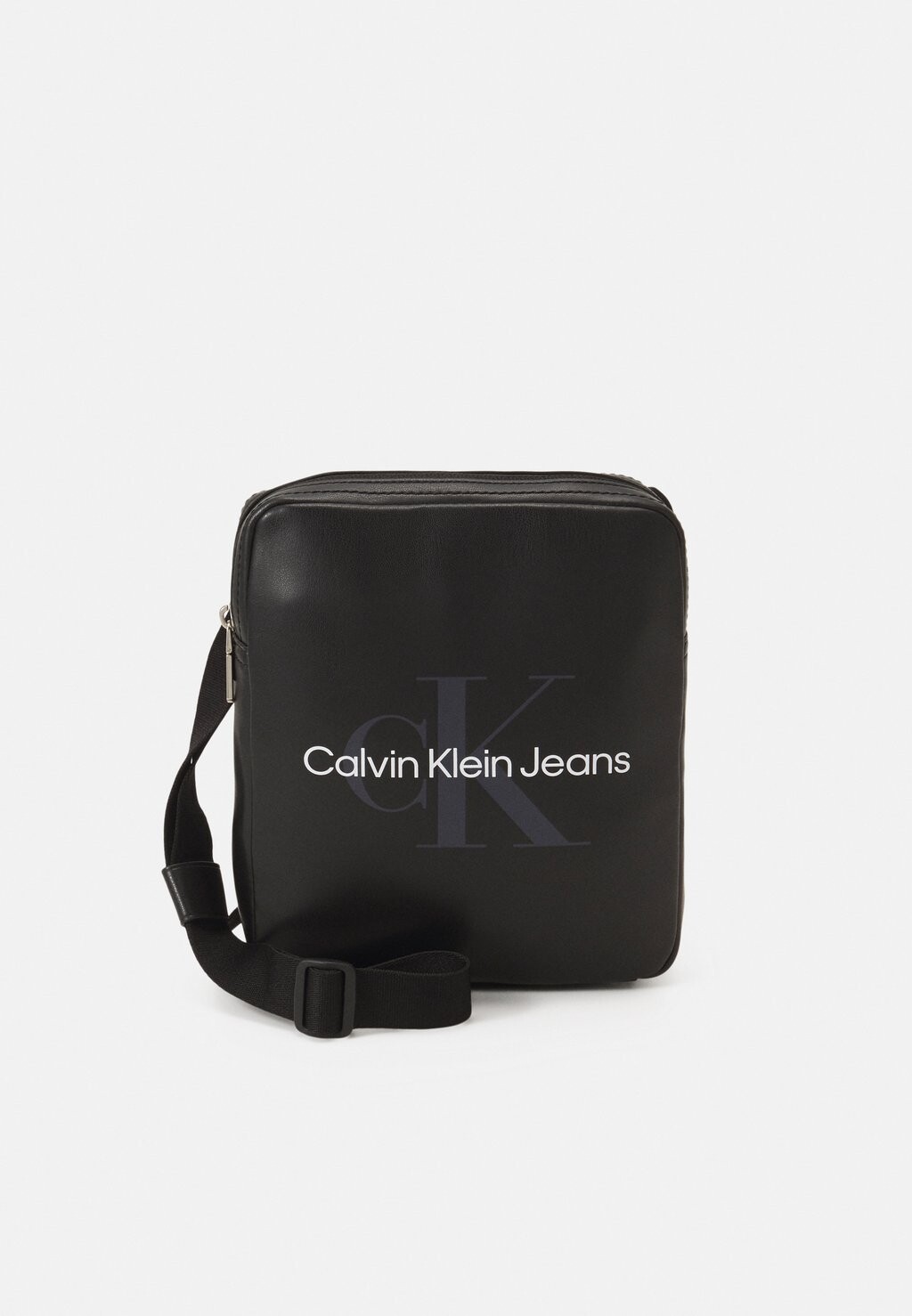 

Сумка через плечо Calvin Klein Jeans, черный