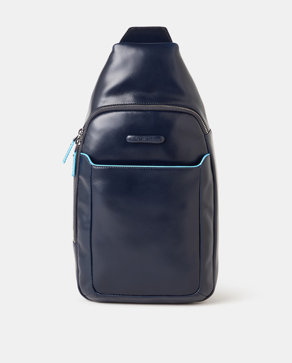 цена Большая синяя кожаная сумка через плечо с отделением для iPad Piquadro, синий