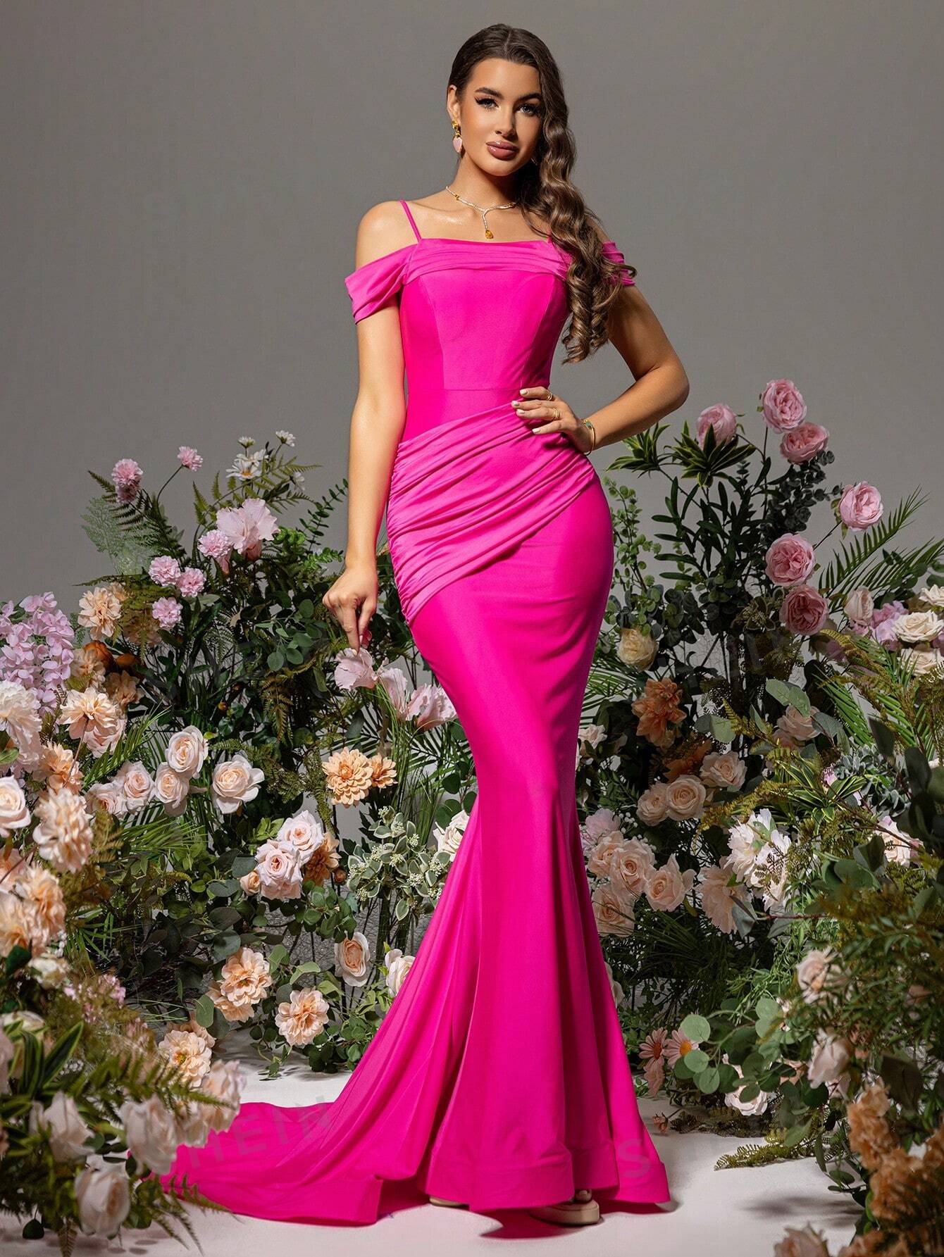 цена LOVE&LEMONADE Длинное платье русалки с открытыми плечами и струящимся подолом, ярко-розовый