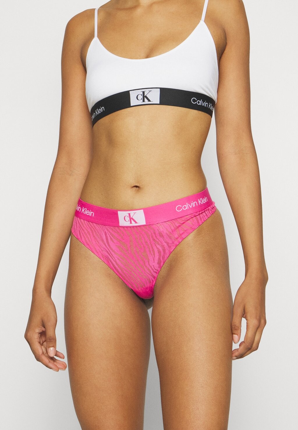

Стринги Calvin Klein Underwear МОДЕРН, цвет fuchsia rose