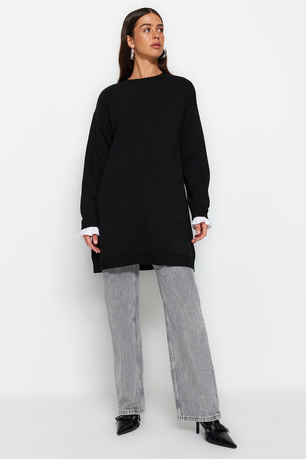 

Черный вязаный свитер с круглым вырезом и оборками на рукавах Trendyol Modest