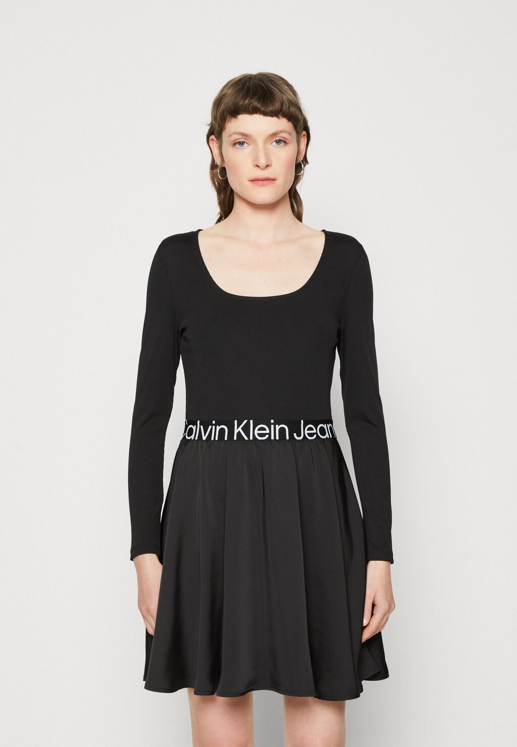 

Повседневное платье Calvin Klein Jeans, черный