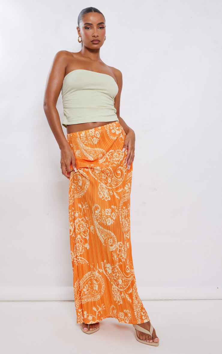 цена PrettyLittleThing Оранжевая плиссированная длинная юбка с размытым цветочным принтом