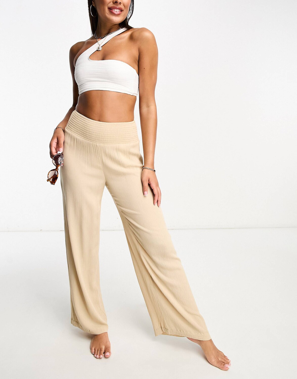 

Бежевые пляжные брюки с присборенной талией Vero Moda