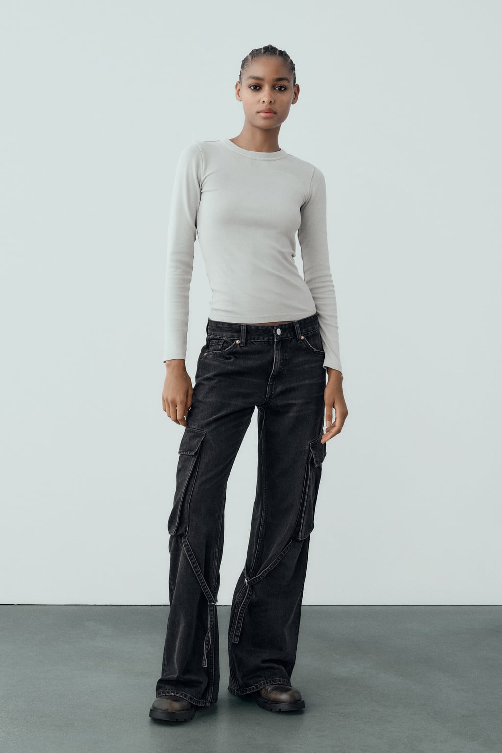 

Джинсы-карго Trf со средней посадкой ZARA, черный