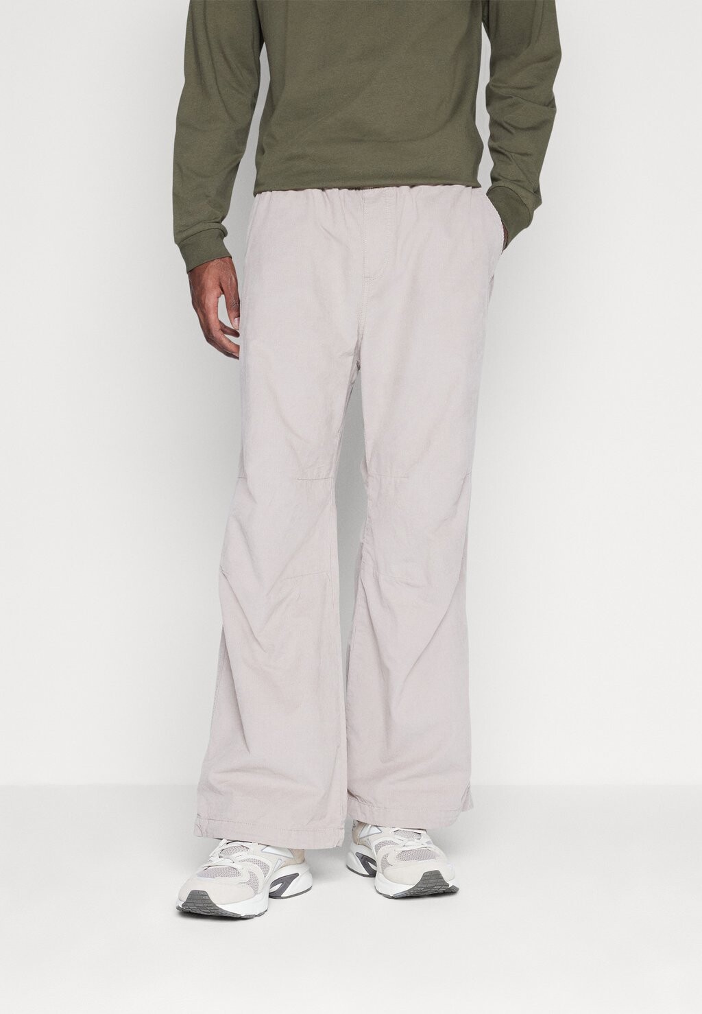 

Брюки JPSTPARACHUTE JJCORDUROY PANT Jack & Jones, атмосфера