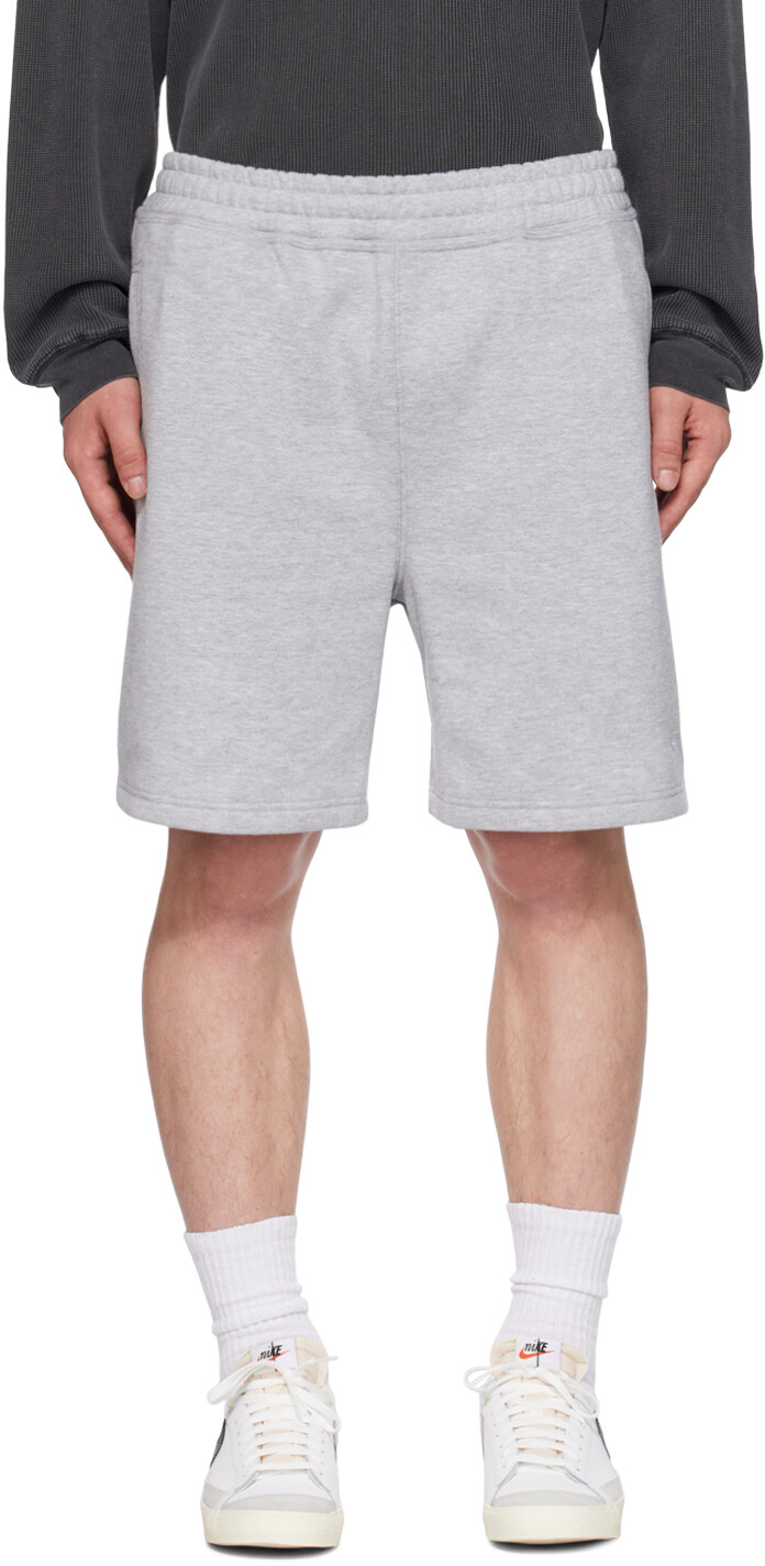 

Серые шорты с вышивкой Stussy