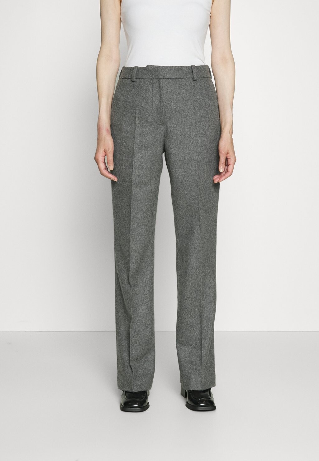 

Брюки SLIM STRAIGHT PANTS Calvin Klein, серый