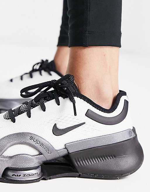 

Белые и серебристые кроссовки Nike Training Zoom Superrep 4