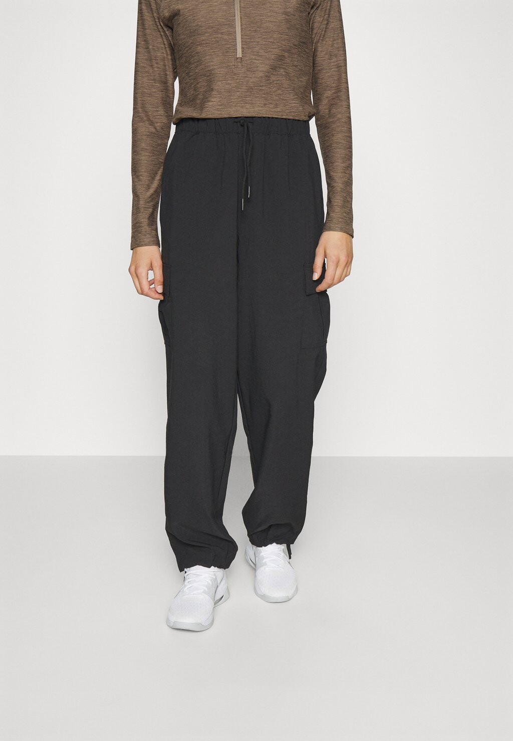 

Спортивные брюки Cotton On, черный