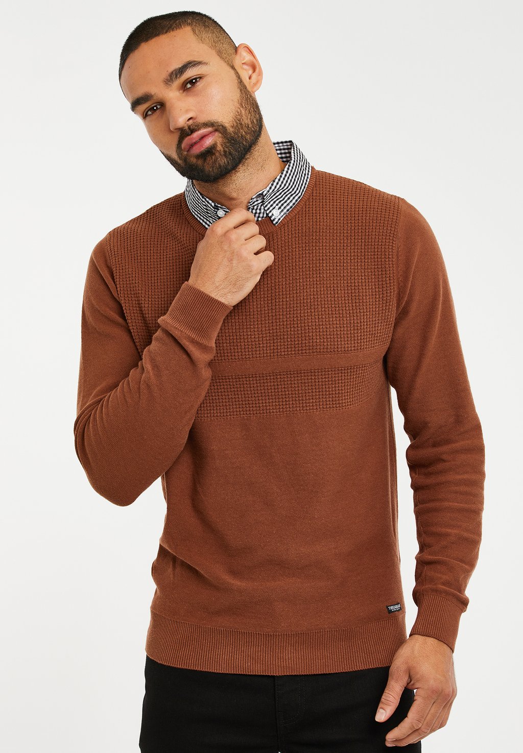 Вязаный свитер ANDY Threadbare, цвет auburn