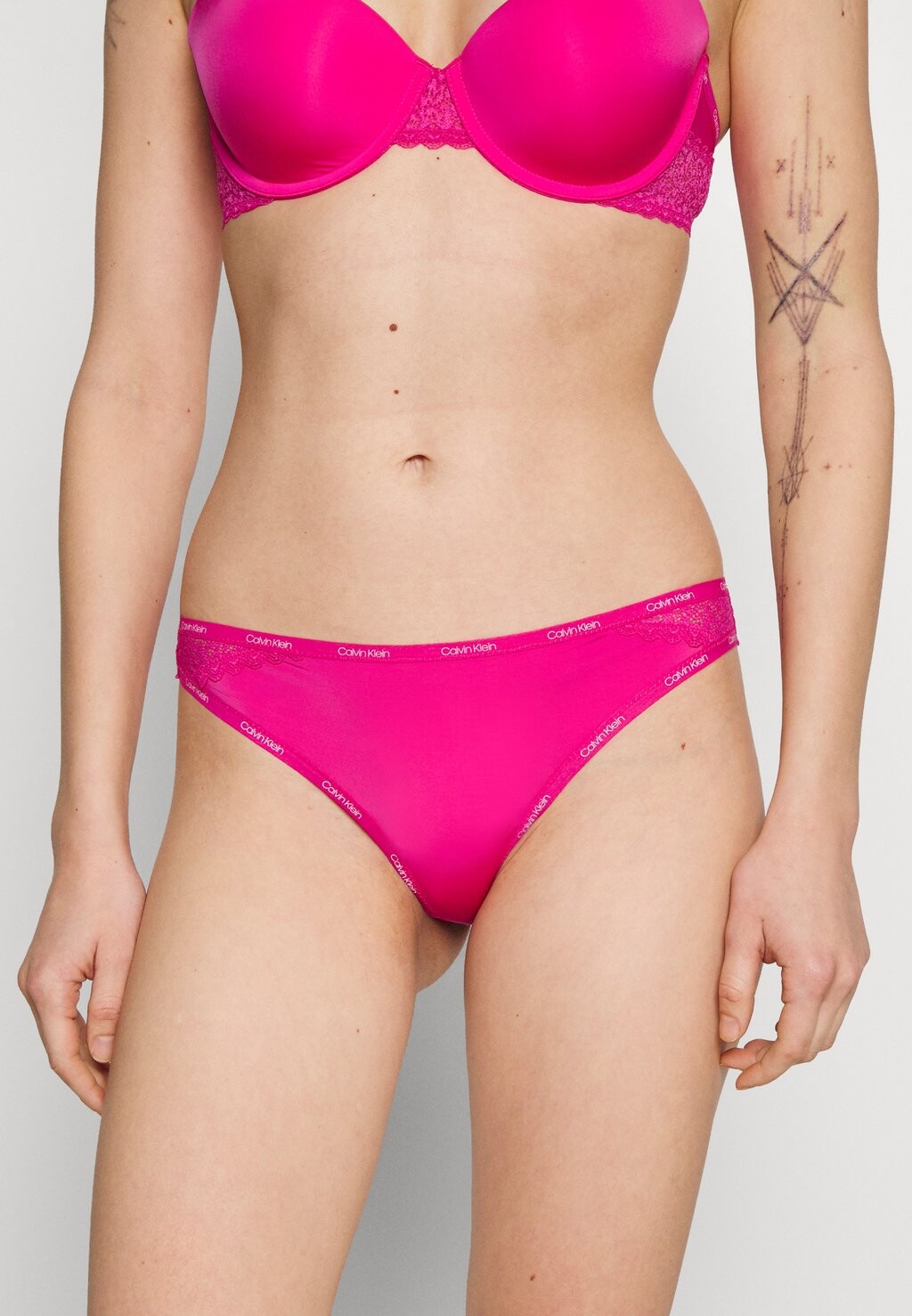

Бюстгальтер на косточках Calvin Klein Underwear