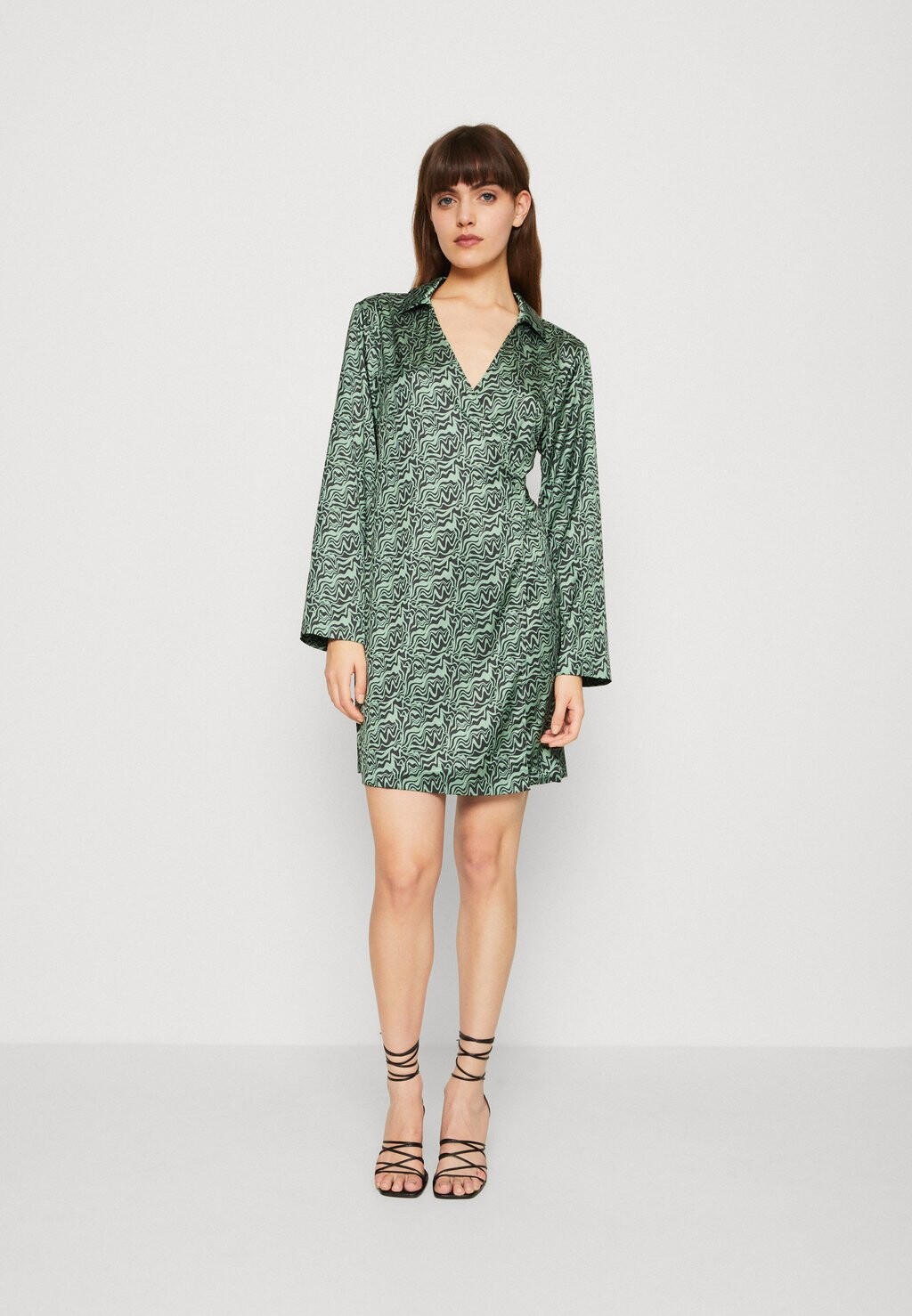 

Дневное платье Monki, черный/оливковый