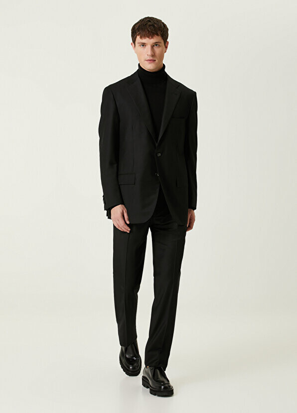 

Черный шерстяной костюм Kiton