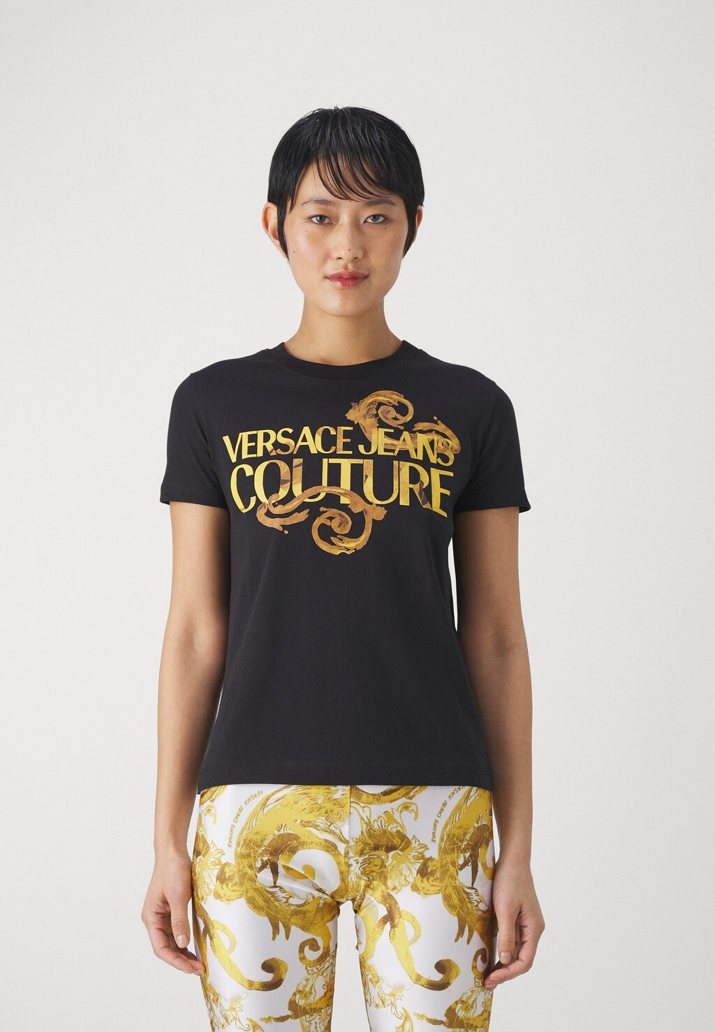 

Футболка с принтом Versace Jeans Couture, цвет black/gold