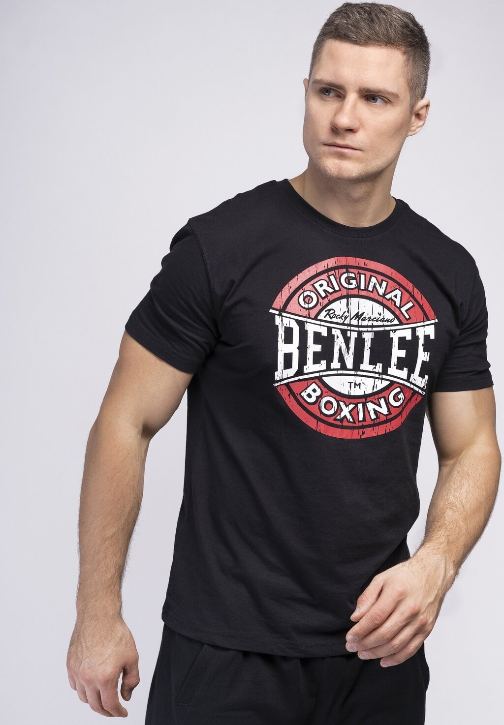 

Футболка с принтом BENLEE, черный
