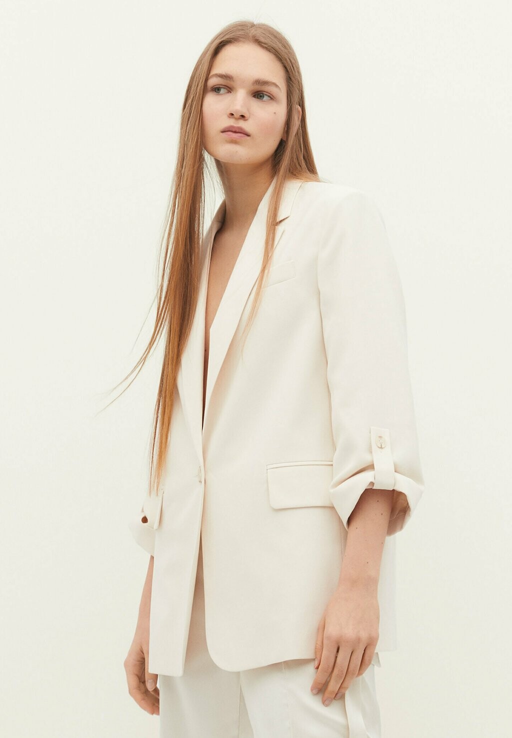 

Длинная куртка Stradivarius