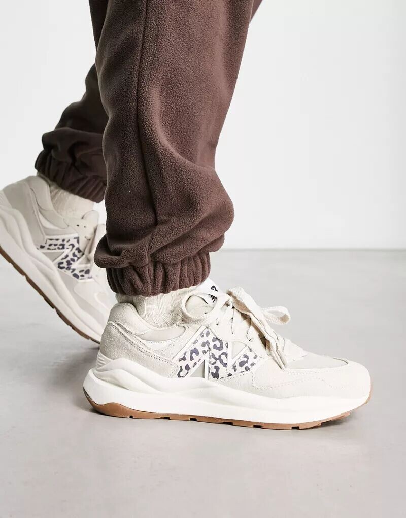 

Светло-бежевые кроссовки New Balance 5740 с леопардовым принтом